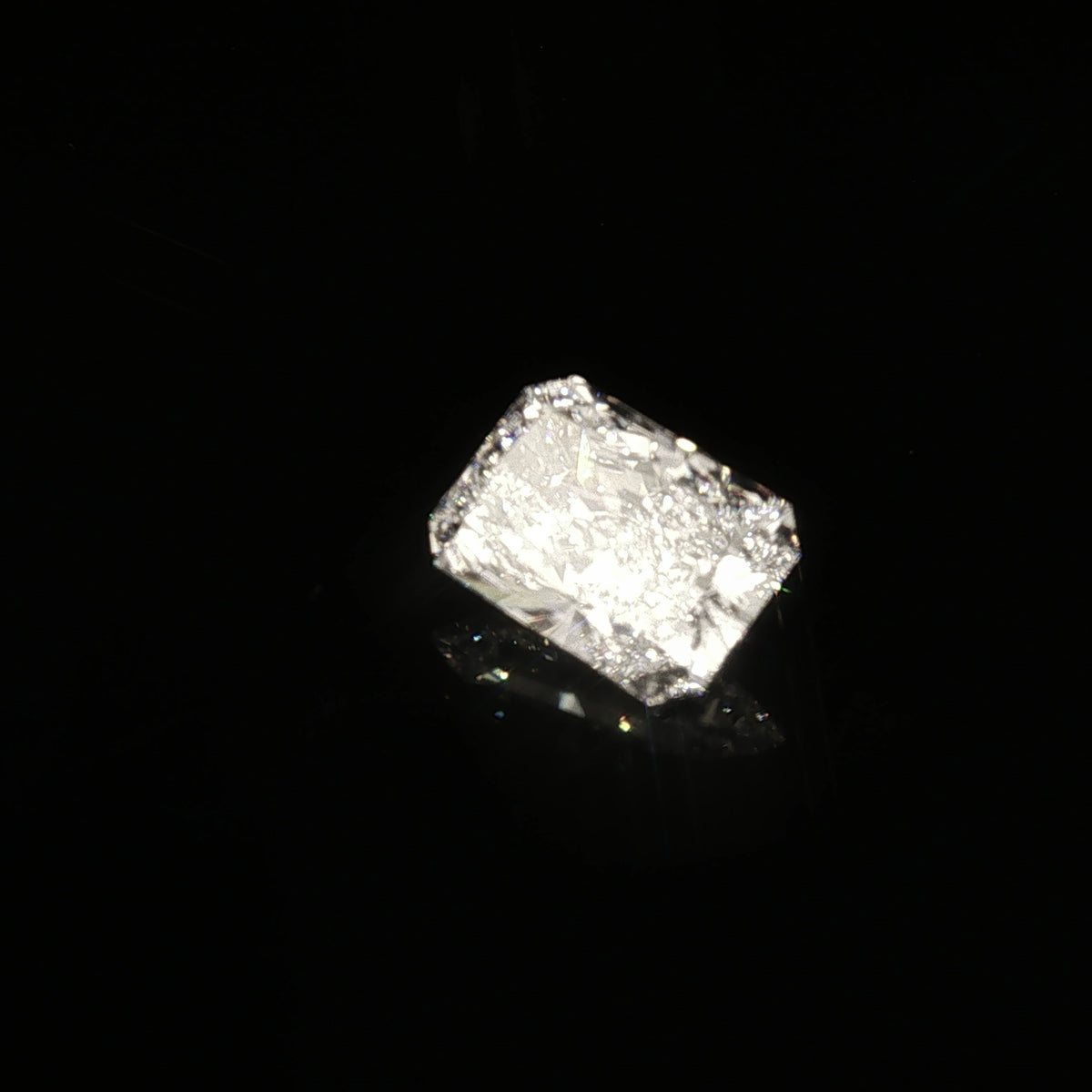 4.09 ct Lab-Grown Elongated Radiant E VVS 2