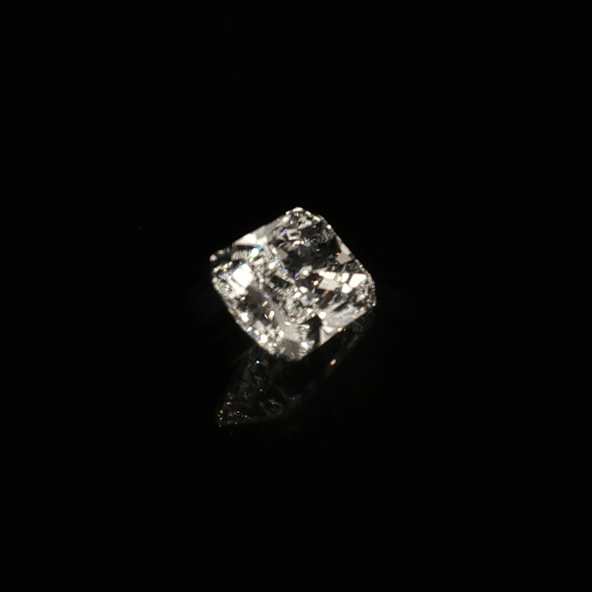 4.09 ct Lab-Grown Elongated Radiant E VVS 2