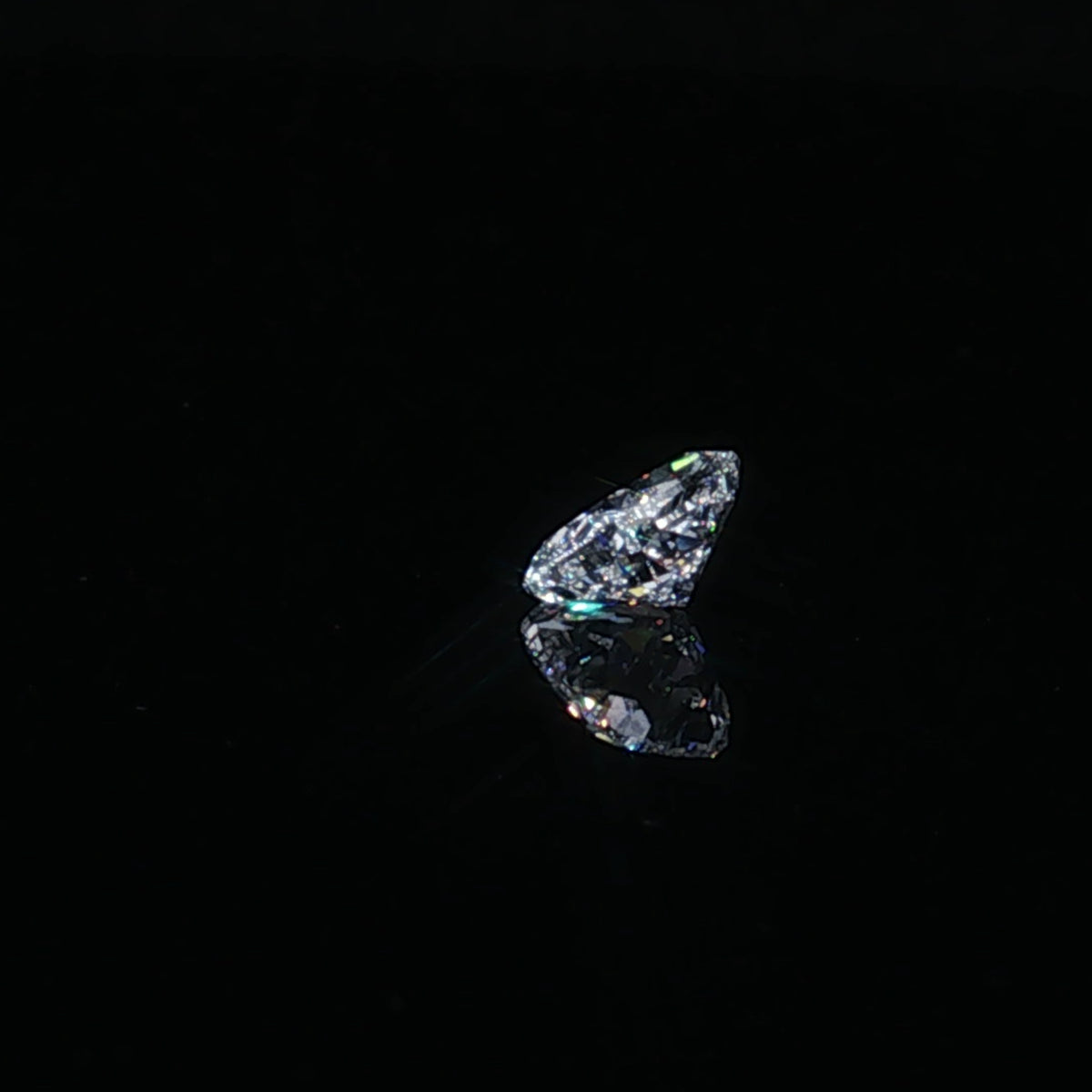 1.02 ct Lab-Grown Cushion Modified Brilliant E VS 1