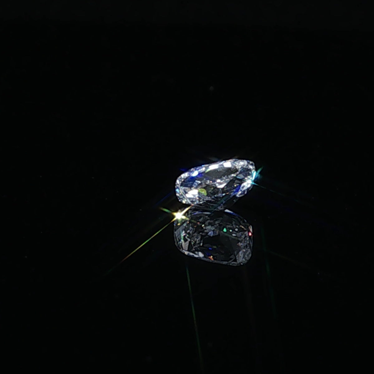 1.02 ct Lab-Grown Cushion Modified Brilliant E VS 1