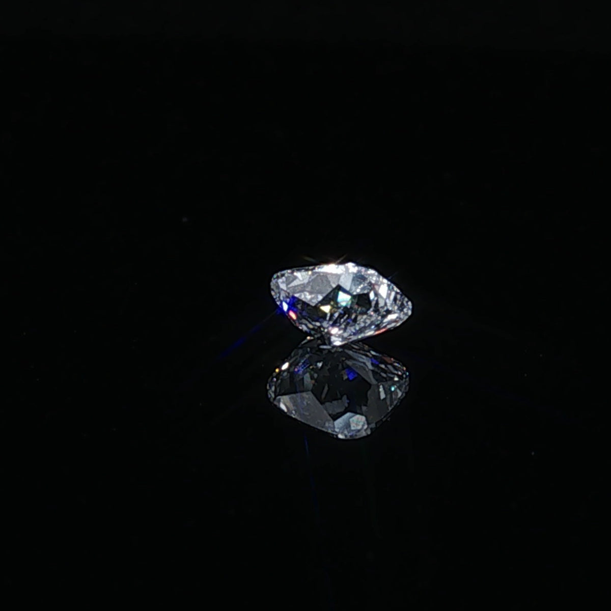1.02 ct Lab-Grown Cushion Modified Brilliant E VS 1