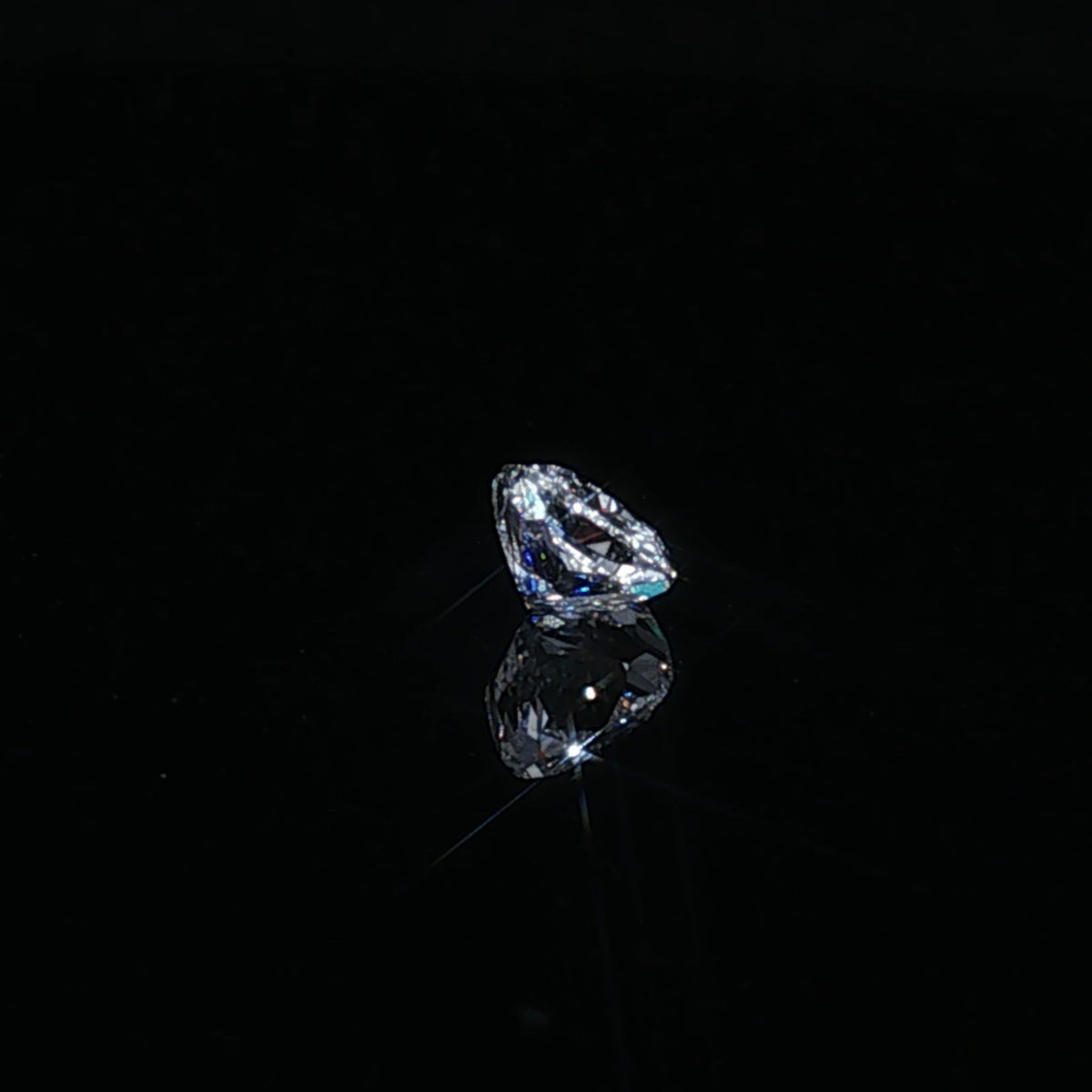 1.02 ct Lab-Grown Cushion Modified Brilliant E VS 1