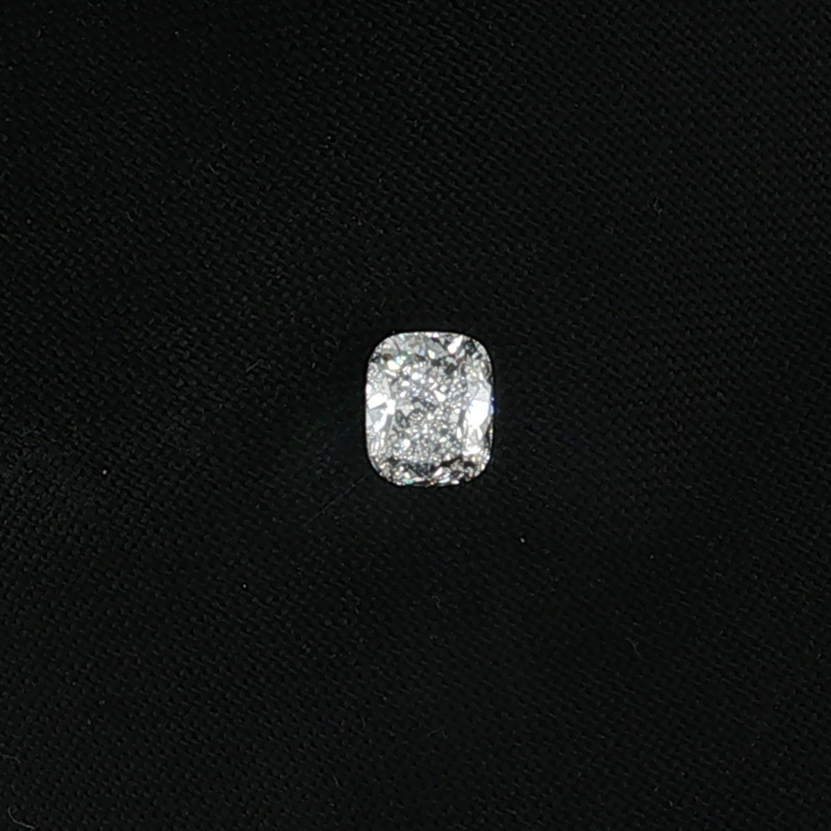 1.02 ct Lab-Grown Cushion Modified Brilliant E VS 1