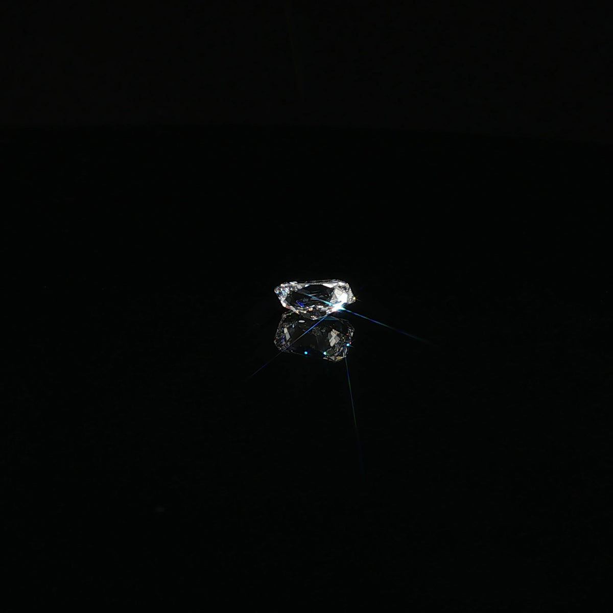 1.1 ct Lab-Grown Cut cornered rectangular modified brilliant E VVS 2