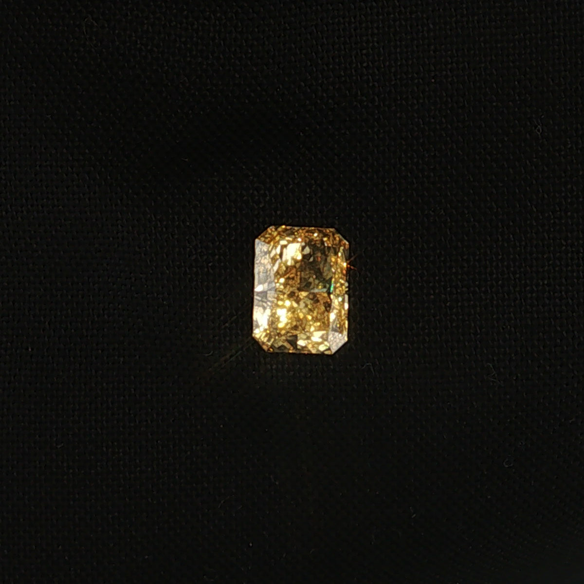 1.89 ct Lab-Grown Cut cornered rectangular modified brilliant Fancy Vivid Yellow VS 2