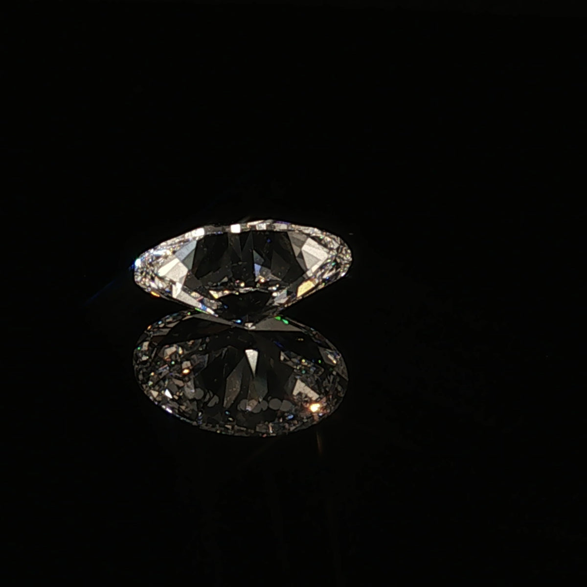 3.05 ct Lab-Grown Oval Brilliant D VS 1