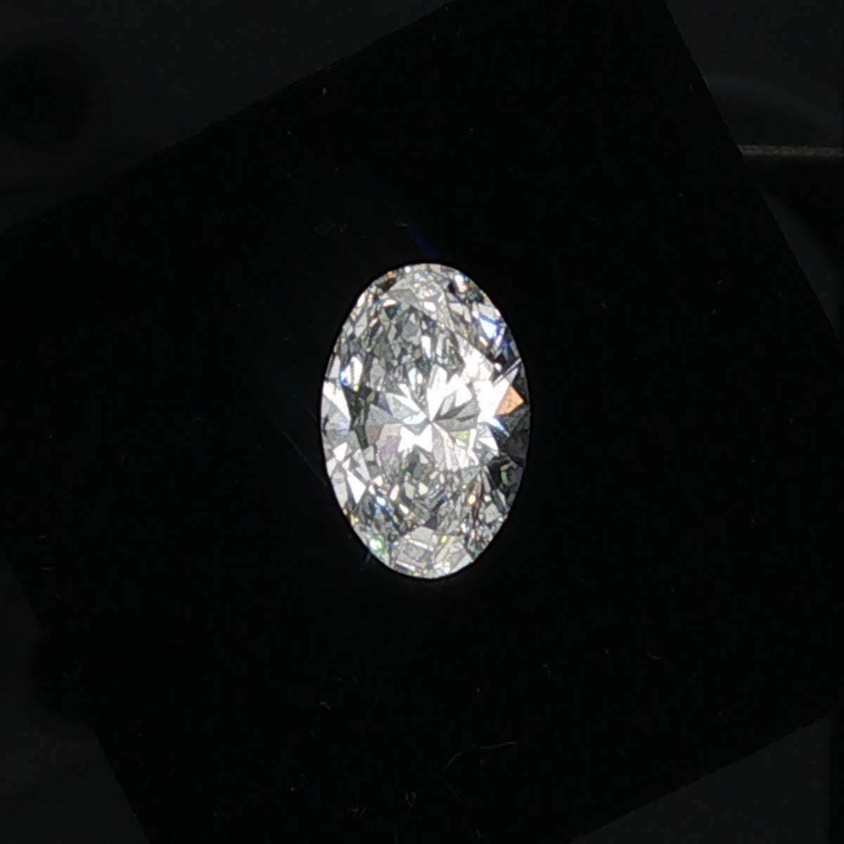 9.25 ct Lab-Grown Oval E VS 1