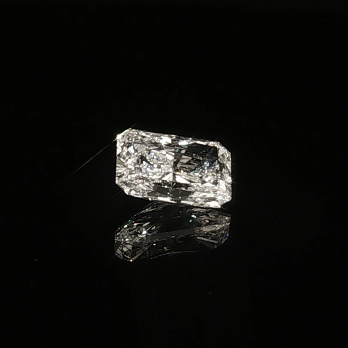 3.10 ct Lab-Grown Cut-Cornered Rectangular Modified Brilliant G VVS2