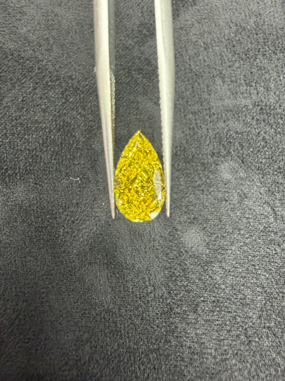 1.62 ct Lab-Grown Pear Fancy Vivid Yellow VS 2