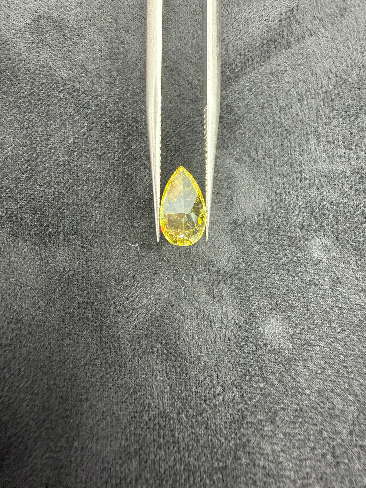 1.62 ct Lab-Grown Pear Fancy Vivid Yellow VS 2