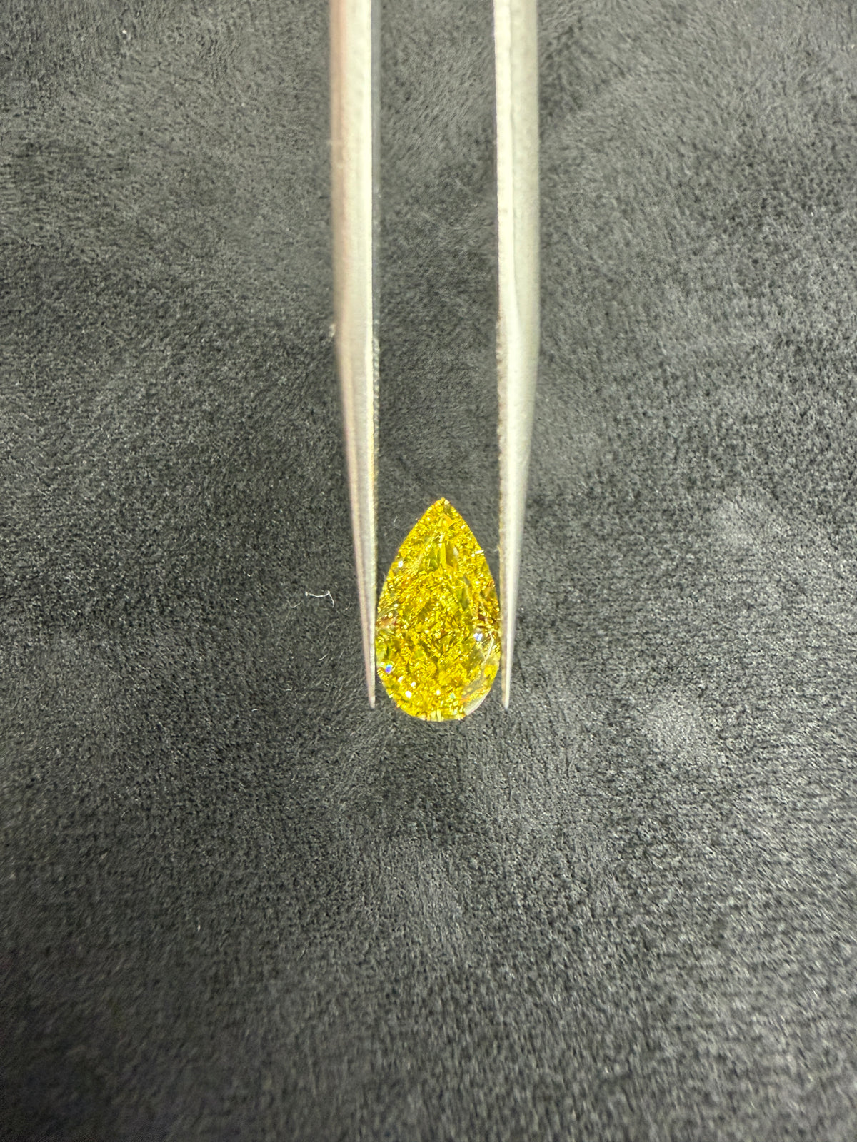 1.62 ct Lab-Grown Pear Fancy Vivid Yellow VS 2