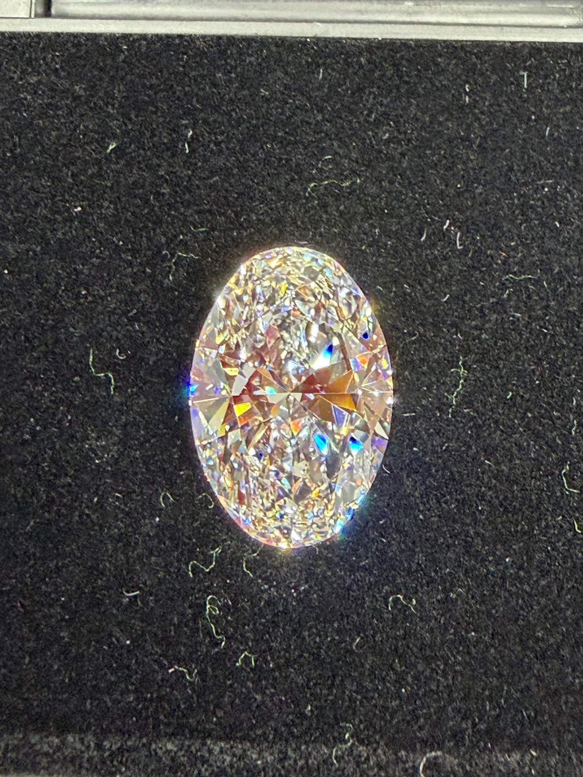 9.25 ct Lab-Grown Oval E VS 1