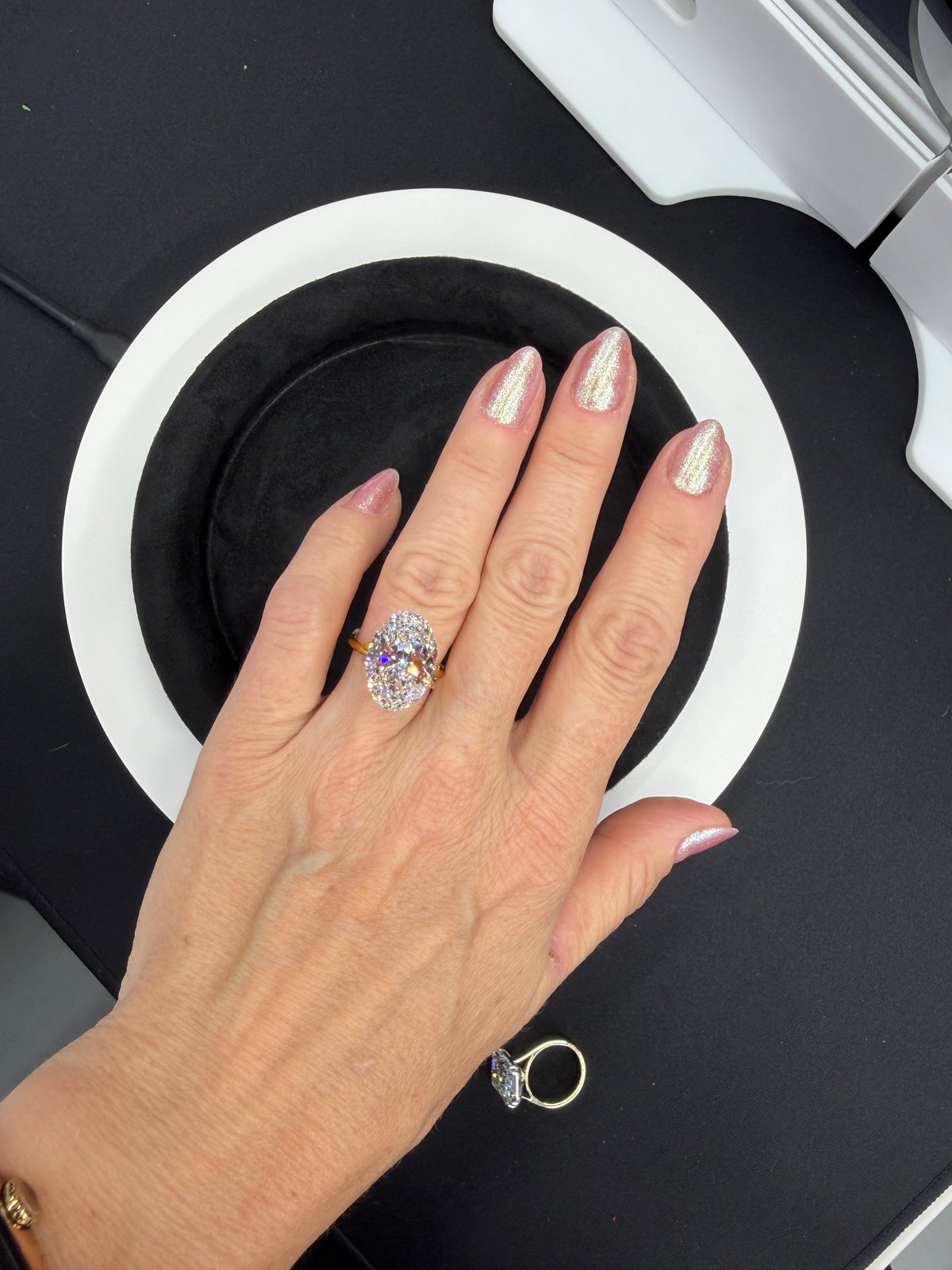 9.25 ct Lab-Grown Oval E VS 1