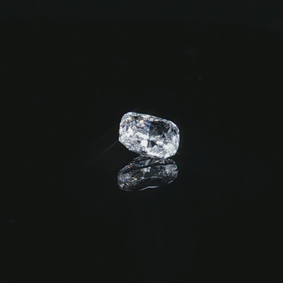 1.02 ct Lab-Grown Cushion Modified Brilliant E VS 1