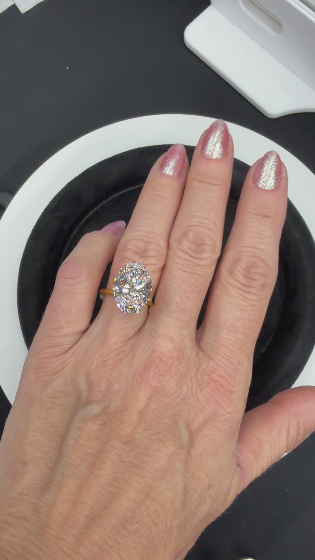 9.25 ct Lab-Grown Oval E VS 1